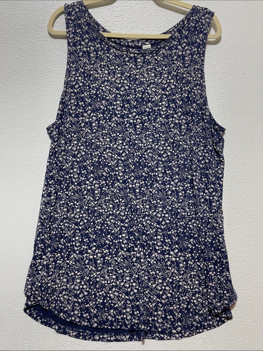 Old Navy Navy Floral Sleeveless Tank